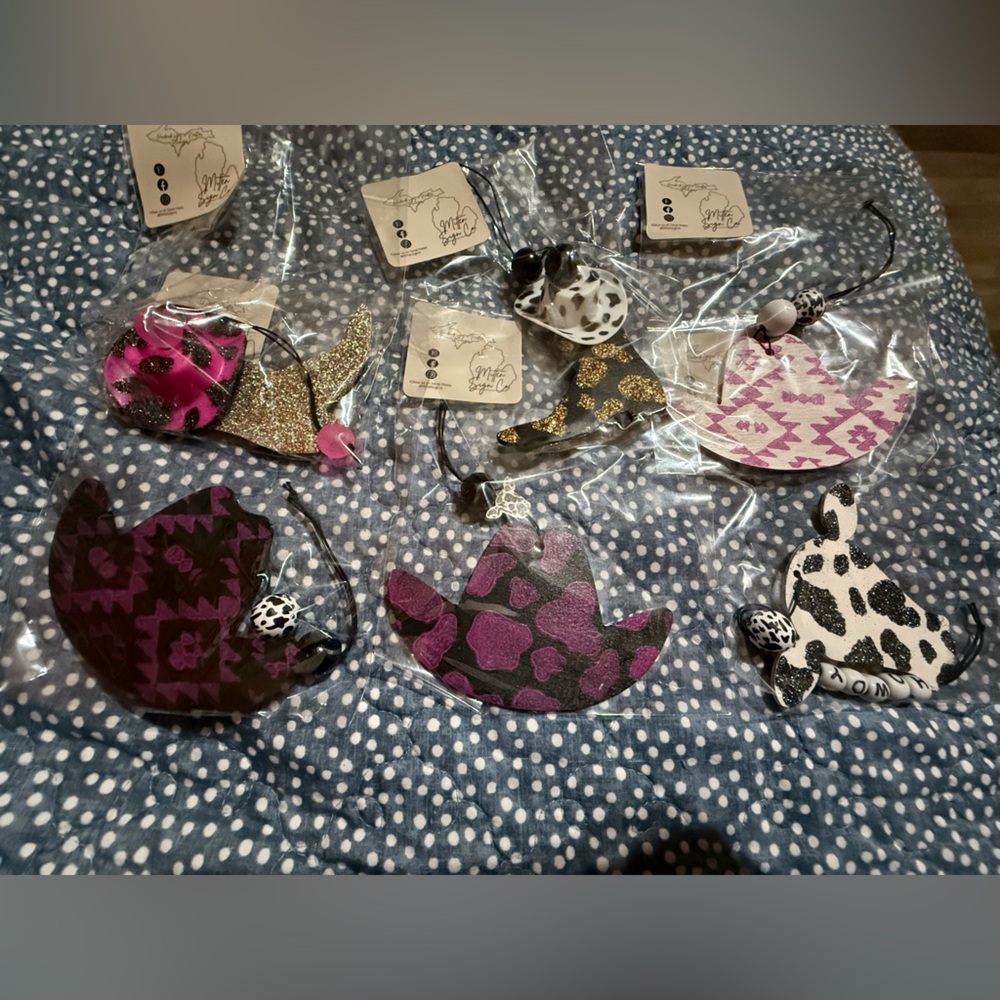 Western Rearview Mirror Hangers - Picture 2 of 3